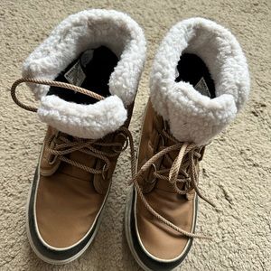 Sorel Explorer Carnival Waterproof boots with Faux Fur collar size 8.5
